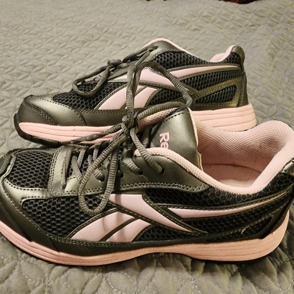 Womens Reebok steel toed tennis shoes